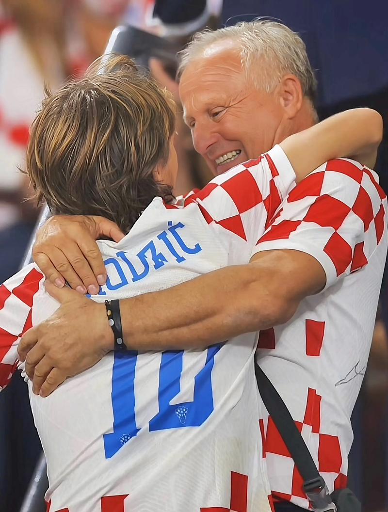 中超降级队换帅风波：洋帅黯然离场，菜鸟能否逆袭？