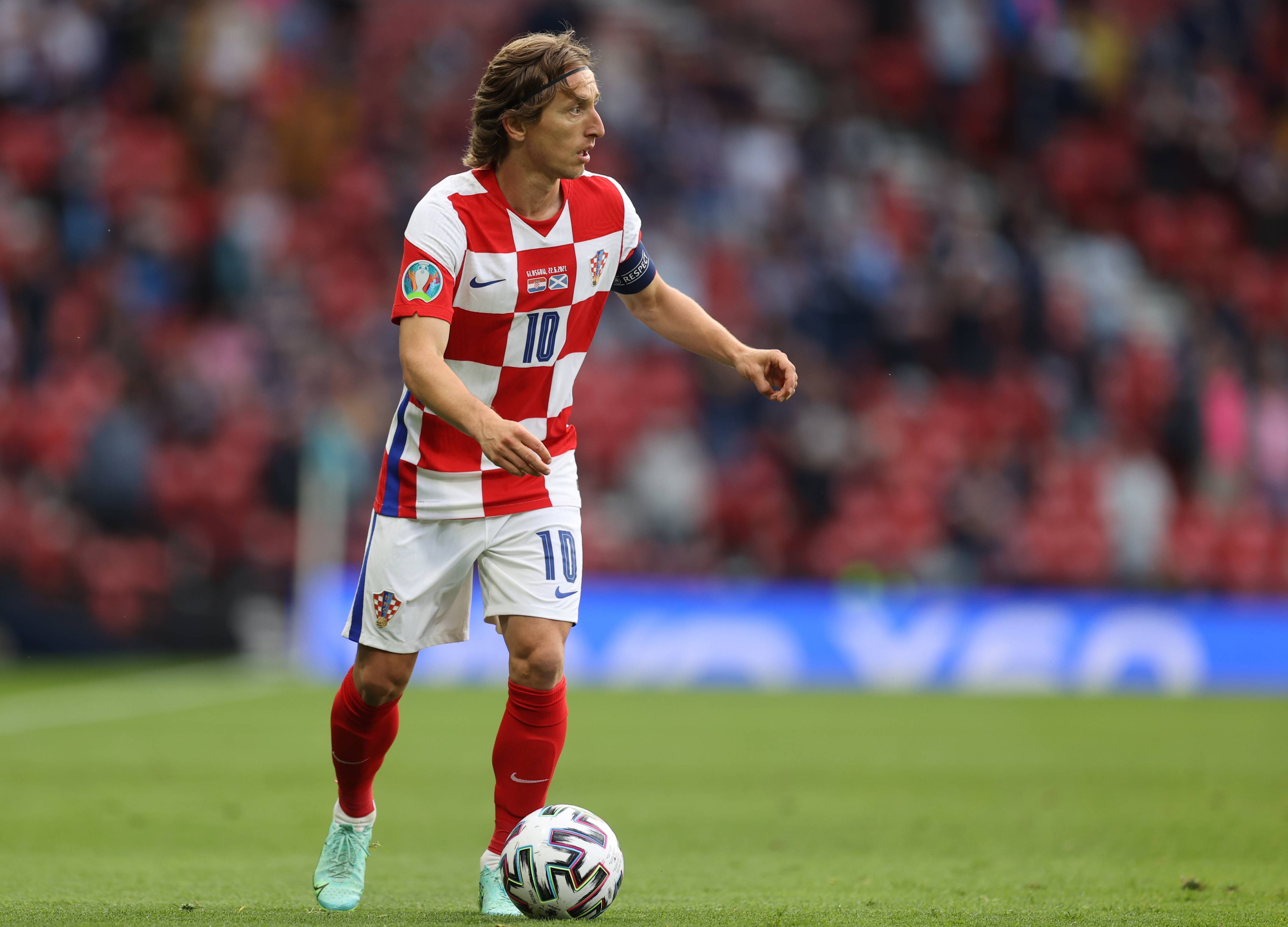 马杜埃凯vs布鲁日全场数据：射门4次进2球，成功过人3次