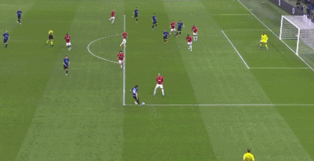 传记作者：莱万年少时常因身材自卑；他与渣叔的关系起初不好